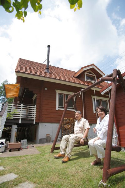 今から来年春の定年が待ち遠しい、大貫様ご夫妻。八ヶ岳スタイル15号